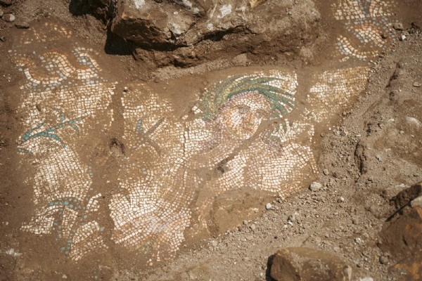 BAKAN ERSOY’DAN ASPENDOS MÜJDESİ! M.S. 3. YÜZYILA AİT NADİR BİR NEHİR TANRISI BETİMLEMESİ ORTAYA ÇIKARILDI